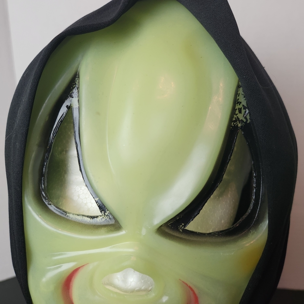 Spooky Green Demon Scream Vampire Mask with Black Hood Glow - Picture 6 of 10